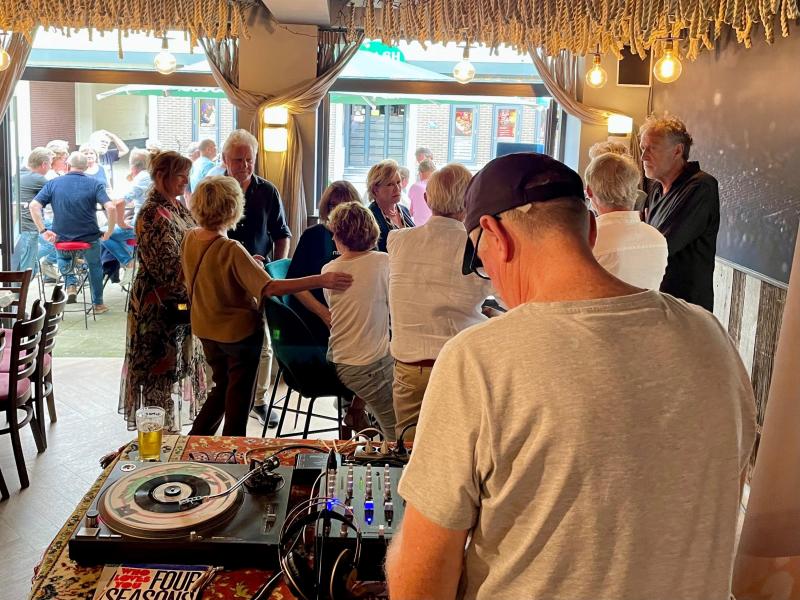 Kermismatinee met Vinylzuchtige Types